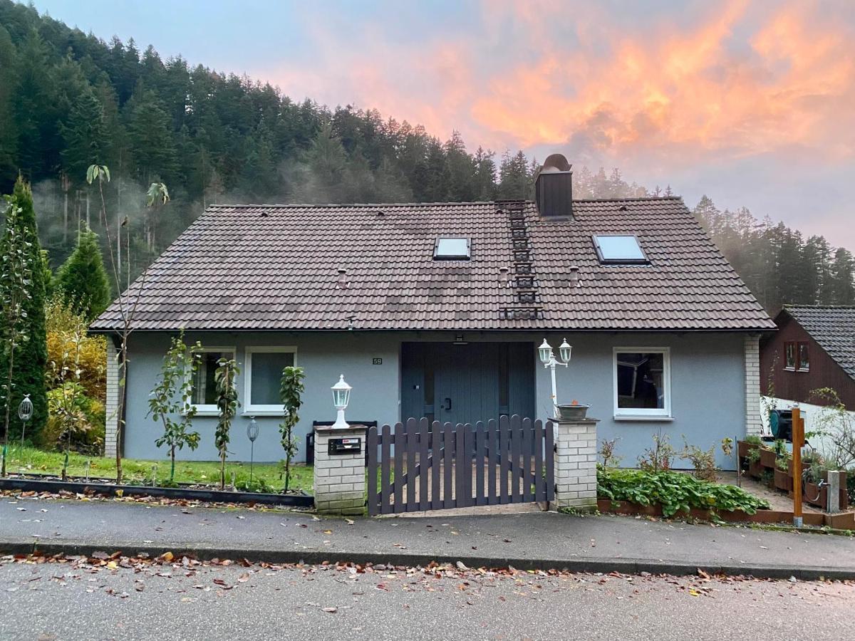 Ferienwohnung Zur Bierliebe - Mit Toller Aussicht Im Herzen Des Schwarzwaldes Hornberg Buitenkant foto